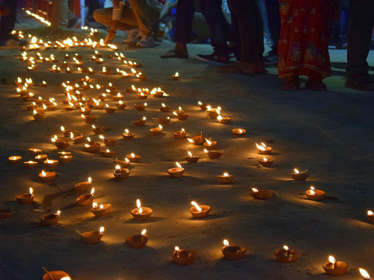 Loy Krathong 2025: Fest der thailändischen Kultur in Bangkok verbindet Tradition und Respekt!